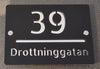 Husskylt med egen adress - husnummer och gata/ort