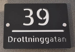 Husskylt med egen adress - husnummer och gata/ort