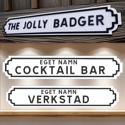 Akryl laser cut skylt med egen text - Vit & Svart
