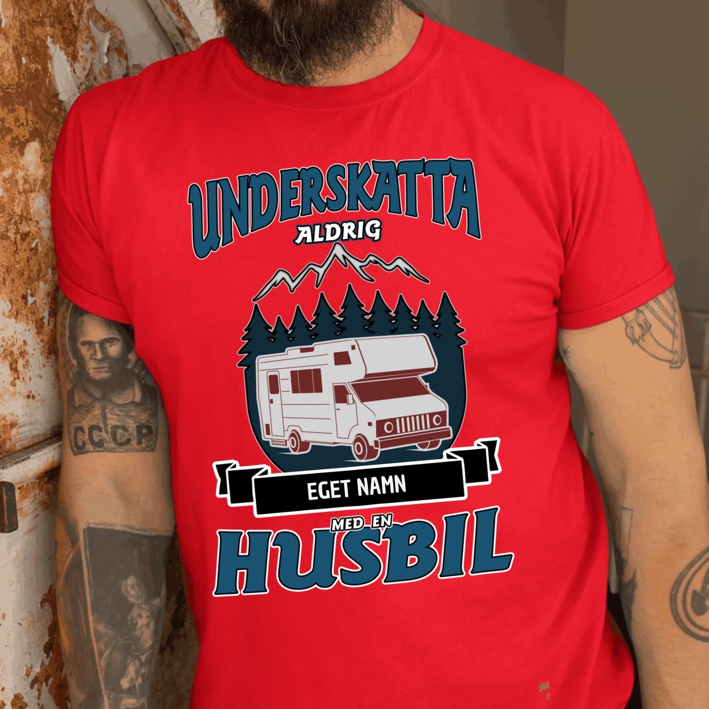 Husbil t-shirt med eget namn - Underskatta aldrig personligt tryck sweatshirt