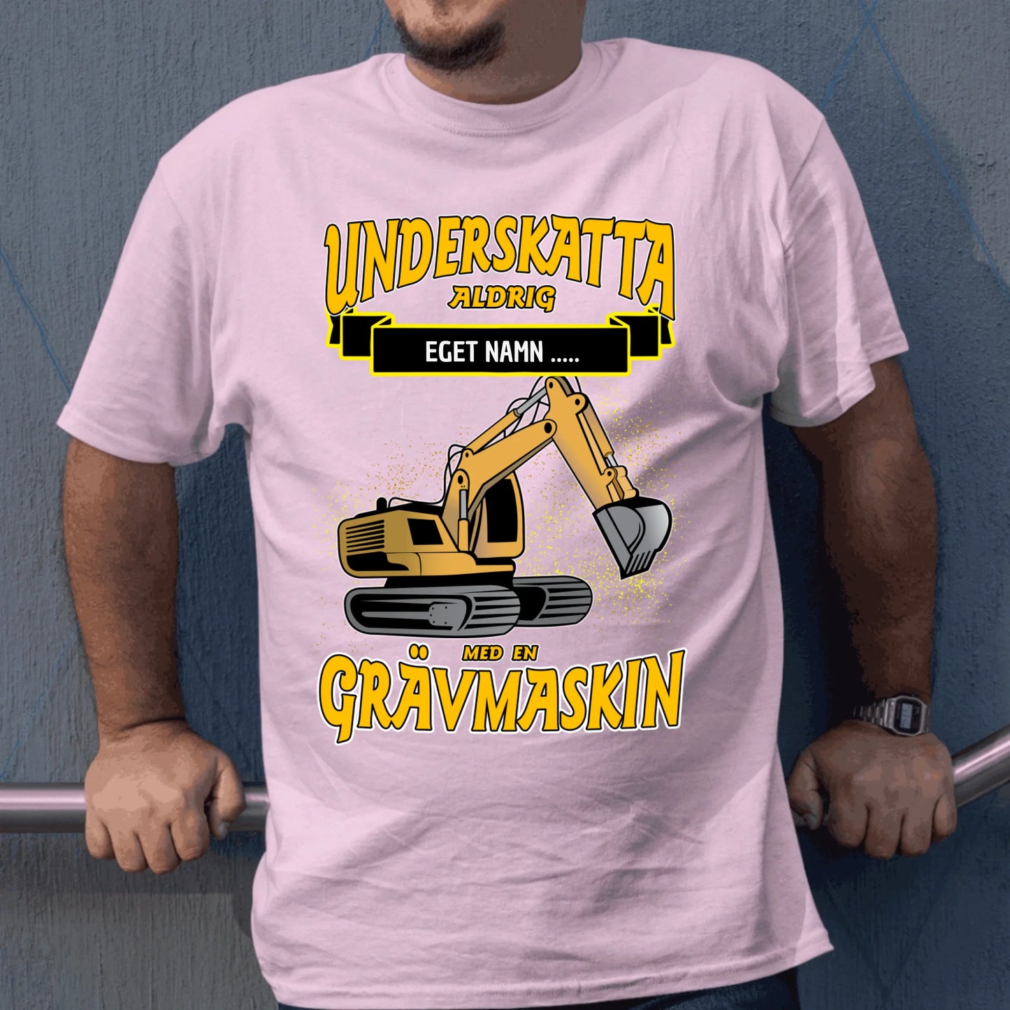 Grävmaskin t-shirt/sweatshirt med eget namn - Underskatta aldrig - personligt tryck