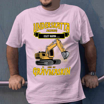 Grävmaskin t-shirt/sweatshirt med eget namn - Underskatta aldrig - personligt tryck
